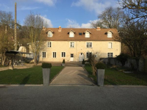 Гостиница Domaine Du Moulin de Champie - Versailles - Gites & Suites  Плезир